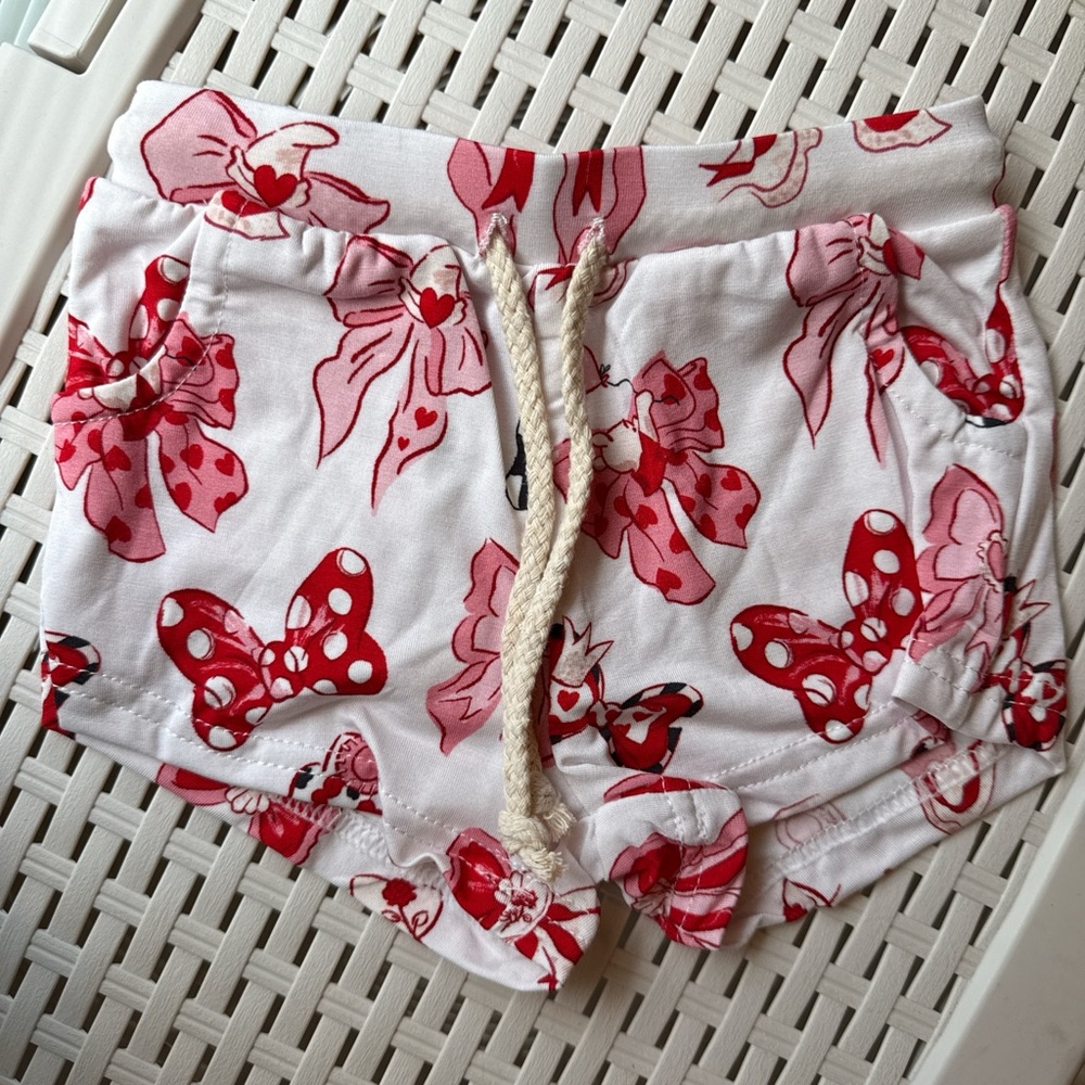 New in Packaging Size 9-12m Bamboo White and pink bow shorts